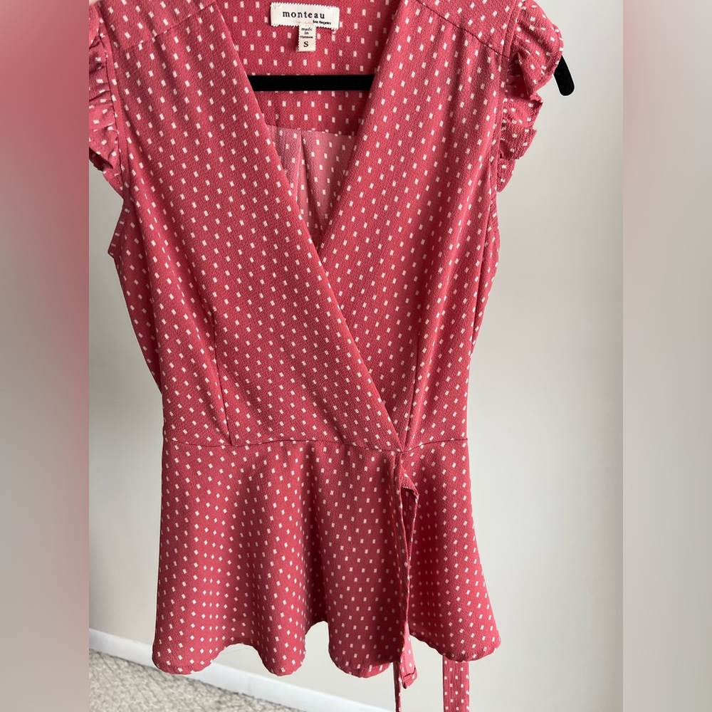 MONTEAU pink short sleeve blouse with polka dots, tie waist, Vneck ruffles small - Picture 4 of 7